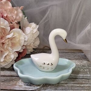 LC Lauren Conrad Vintage White and Gold Swan Trinket Dish